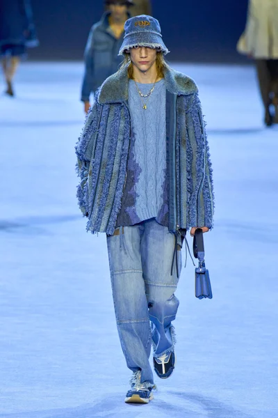 Look 10
